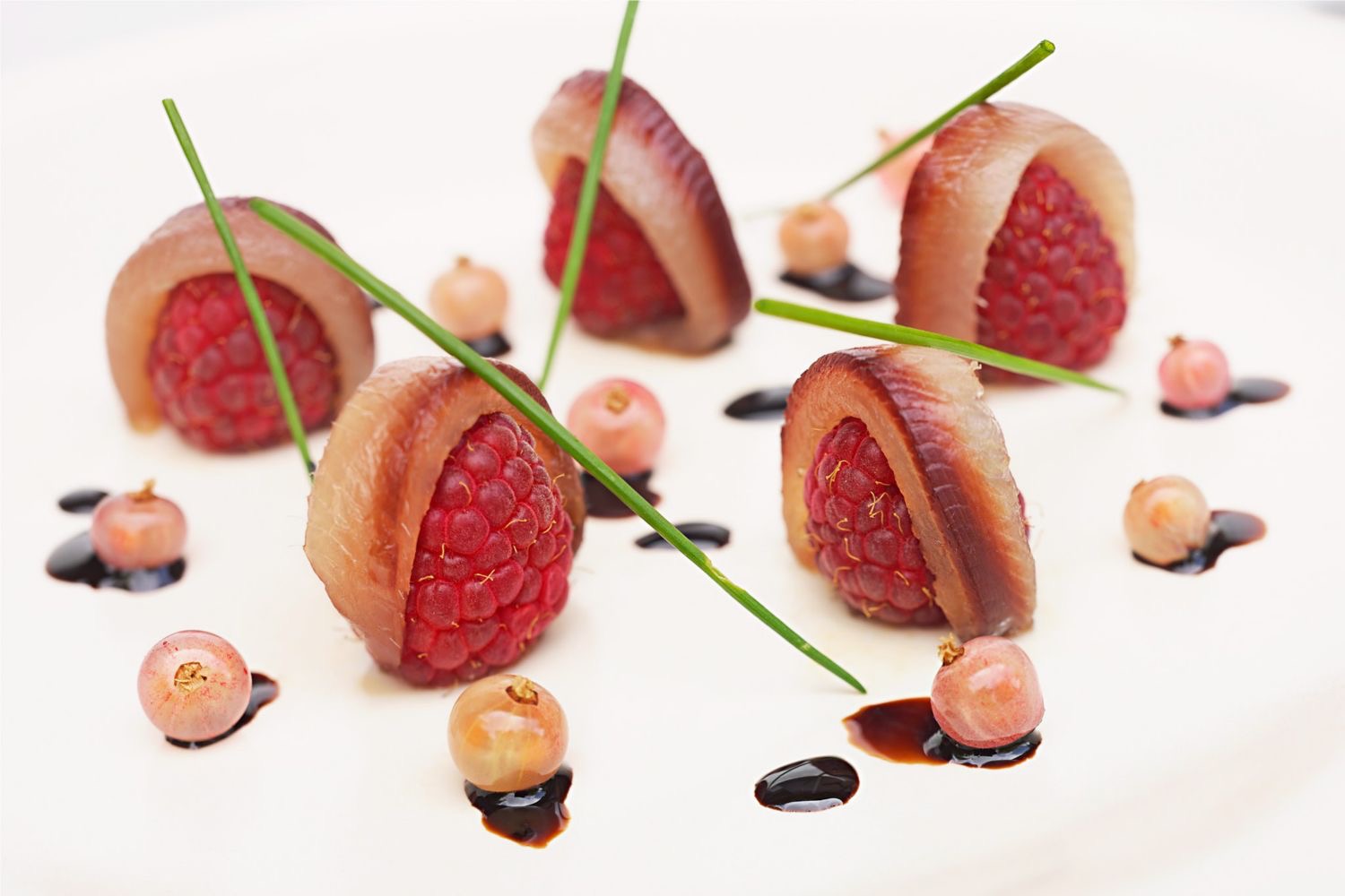 Bouchées de framboise et sardine, un vieux balsamique